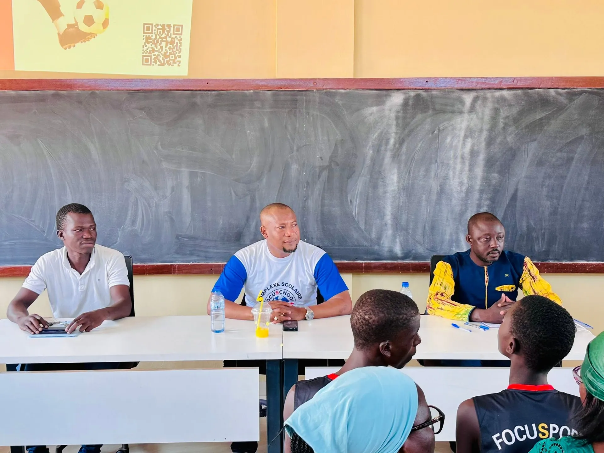 Le Fondateur et l'équipe de Focus School échangent avec les élèves